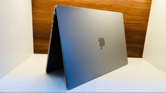 Apple Macbook Pro 16 inch A2485